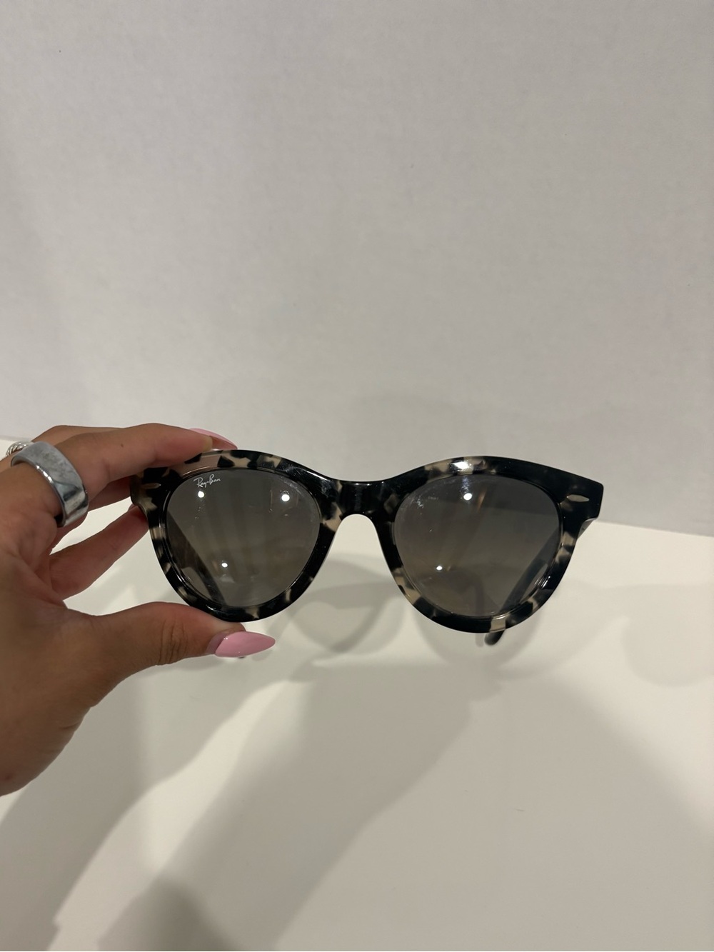 Ray-Ban Women’s Gray Tortoiseshell Cat-Eye Sunglasses
